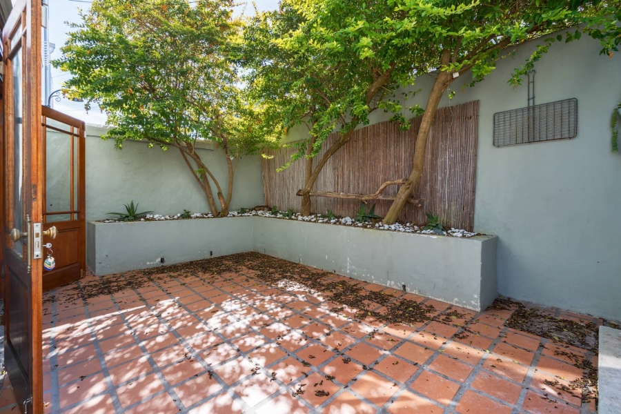 3 Bedroom Property for Sale in Sea Point Western Cape